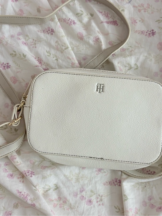 Tommy Hilfiger Handbags - Tommy Hilfiger Cream Pebbled Leather Crossbody Camera Bag